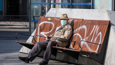 Madrid presenta su plan para luchar contra la soledad no deseada