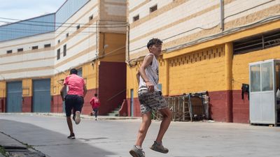 Ceuta habilita una nueva nave para albergar a otros 300 menores marroquíes