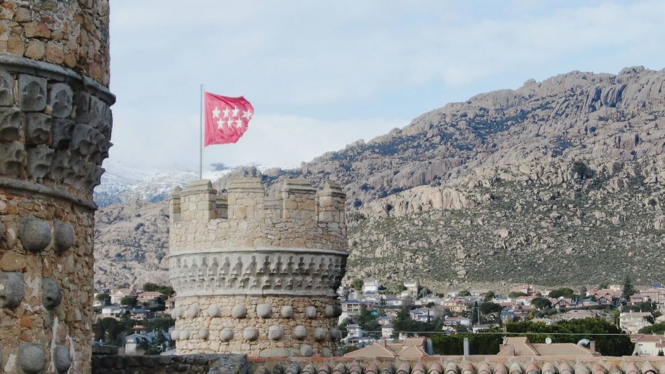 El imponente y palaciego castillo de Manzanares el Real