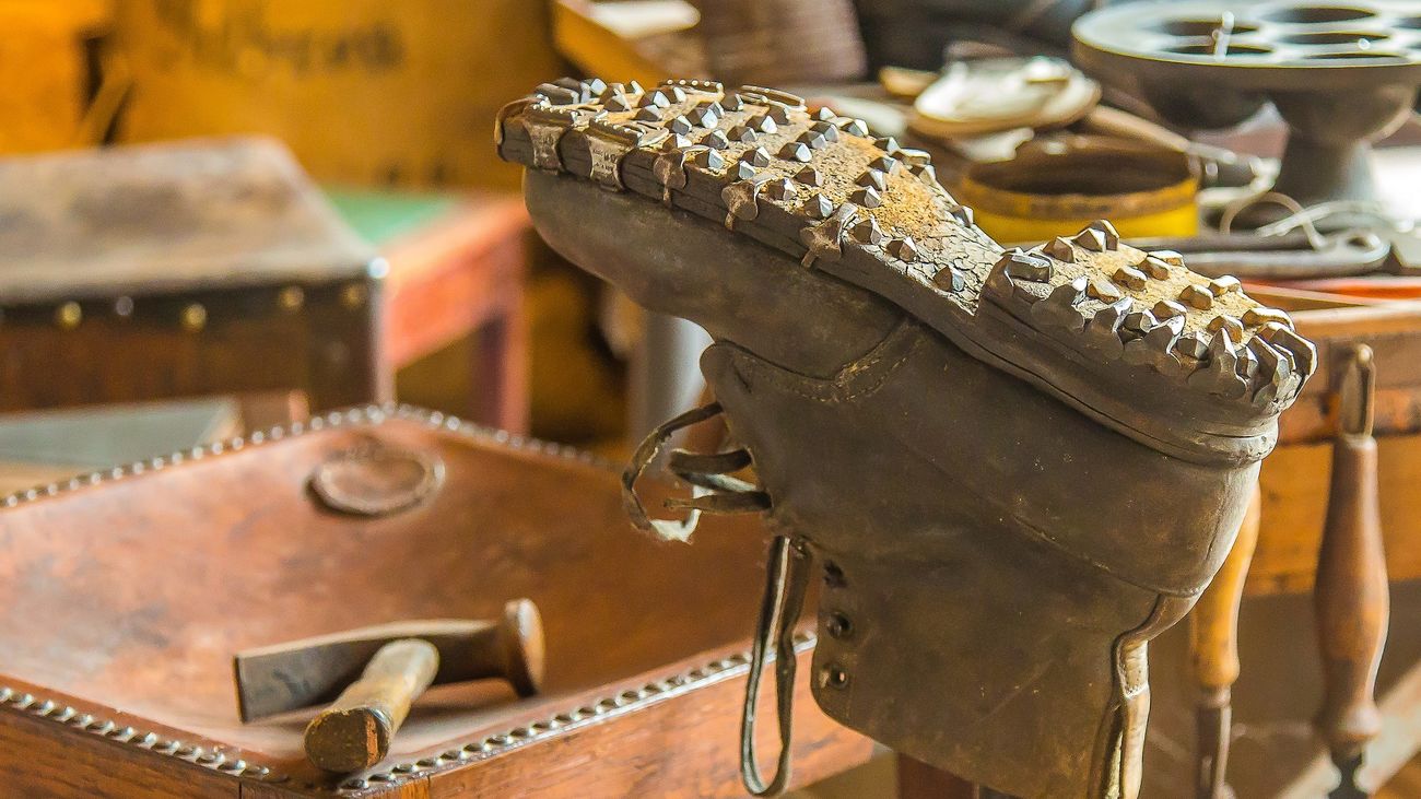 El zapatero, una profesión milenaria en Madrid