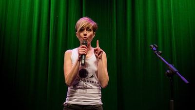 Sara Escudero, risas aseguradas en el Teatro Alfil con 'Tiempo al tiempo'