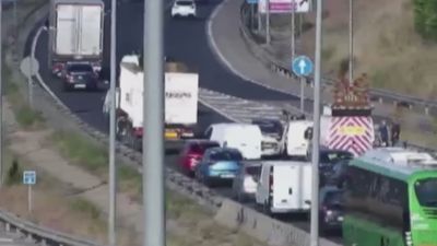 Gran atasco y durante varias horas en la A-5, a la altura de Móstoles, por el accidente de un motorista