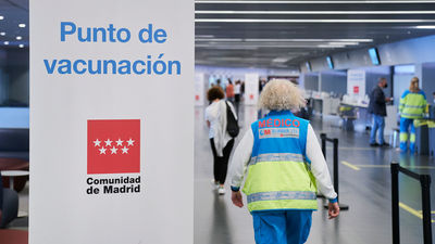 El Wanda deja de vacunar en Madrid y da el relevo a la Caja Mágica