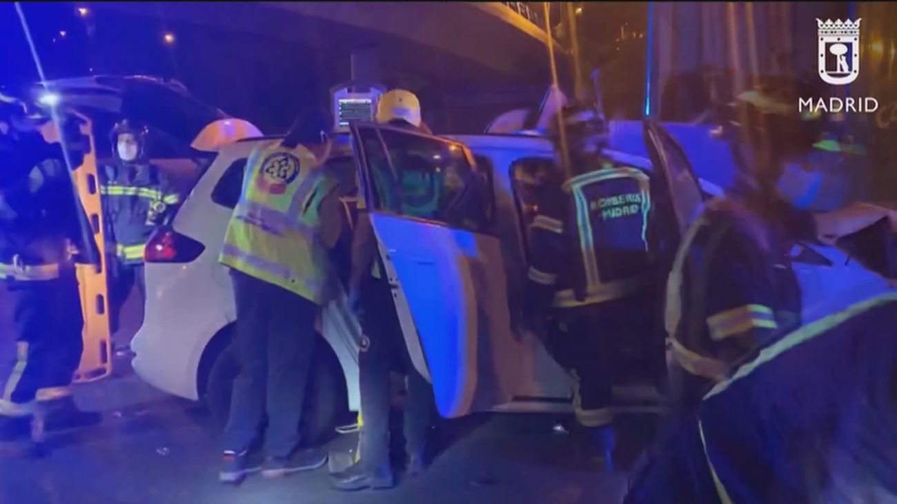 Atrapado tras chocar contra un vehículo en la M-30