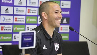 Oscar Fernández, entrenador del Madrid CFF: "El Barça es un mastodonte, pero..."