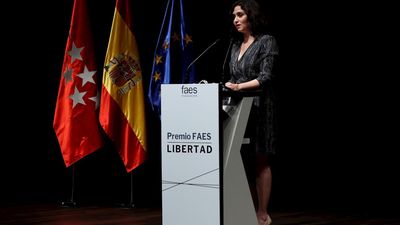 Ayuso acusa al Gobierno de "no tener escrúpulos" y buscar "el silencio del adversario"