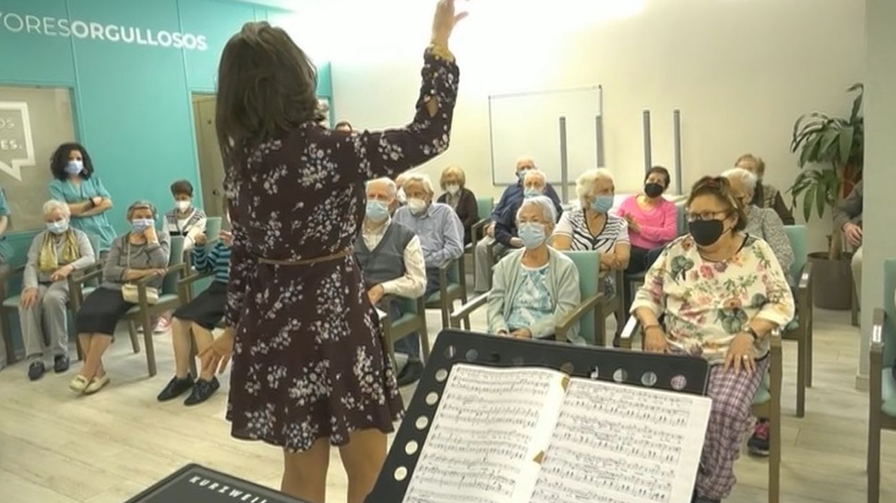 Rosa, la enfermera de Aluche que canta ópera debajo de un puente
