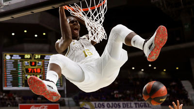 Garuba se apunta al draft de la NBA