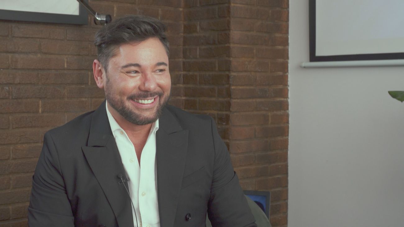 Miguel Poveda y su compromiso social: "Todos somos seres humanos"