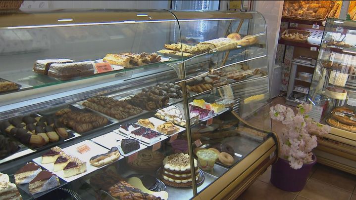 Cierra la pastelería diadema, todo un emblema de Malasaña / Telemadrid