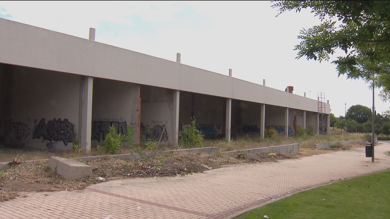 Vecinos de Arroyo Culebro (Leganés) denuncian el grave peligro de una nave abandonada