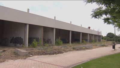 Vecinos de Arroyo Culebro (Leganés) denuncian el grave peligro de una nave abandonada