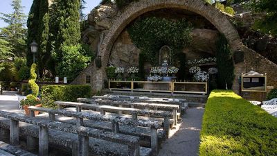 La Gruta Nuestra Señora de Begoña, un lugar de rezo al aire libre en Miraflores de la Sierra