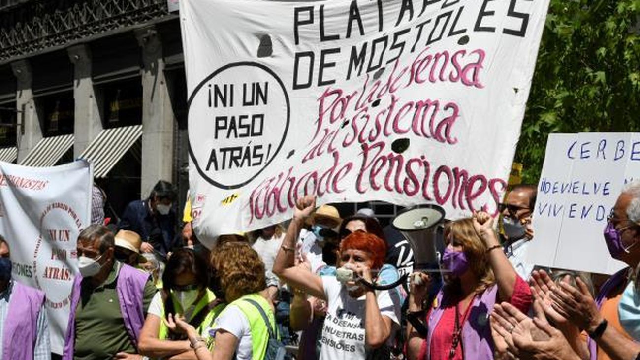 Un millar de personas protestan en Madrid contra los recortes de las pensiones