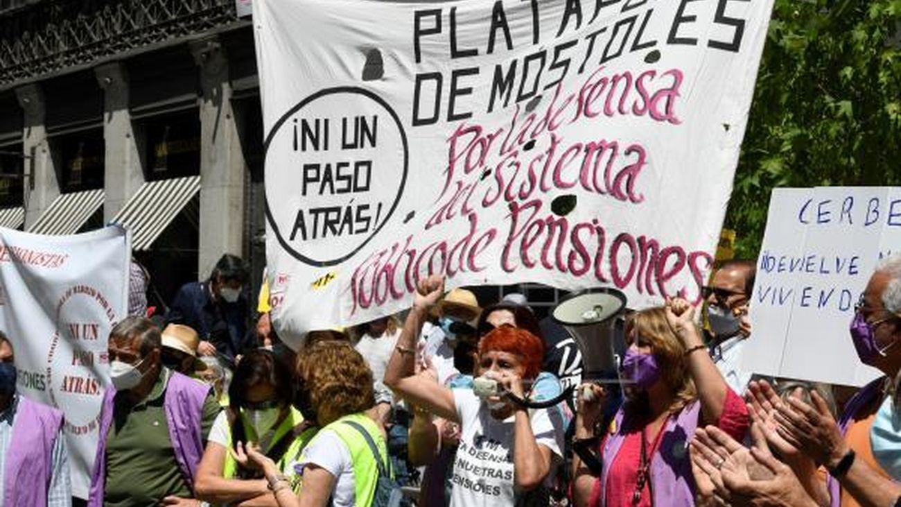 Un millar de personas protestan en Madrid contra los recortes de pensiones