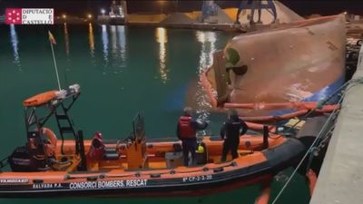 Encuentran muerto a uno de los hombres desaparecidos  al volcar un barco en el puerto de Castellón