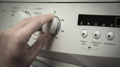 Manuel Amate, electricista: "Si ajustamos la potencia de la luz, podemos ahorrar hasta 300 euros al año"