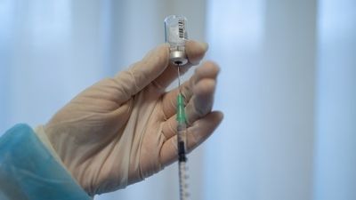 Así arranca la vacunación en Madrid en junio: edades, qué dosis recibes y dónde