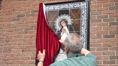 Se inaugura el mosaico de la Virgen de La Paloma: En la fachada y con azulejos artesanales