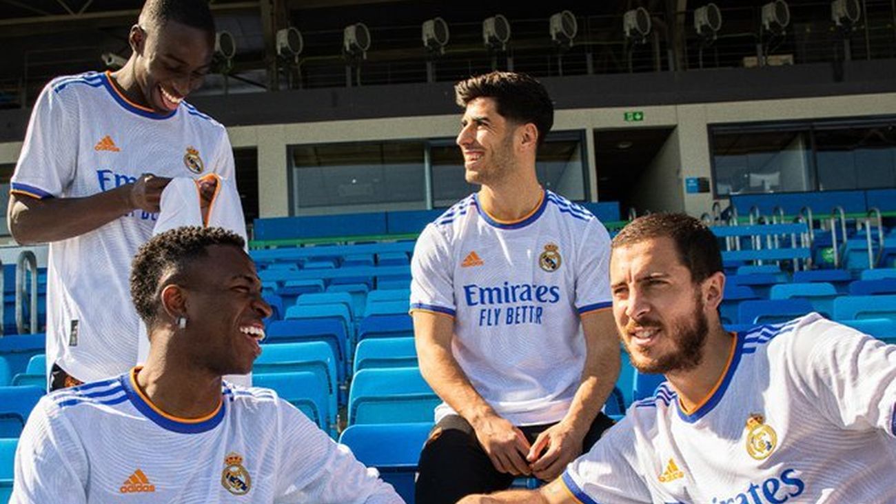Varios jugadores del Real Madrid, con la nueva camiseta