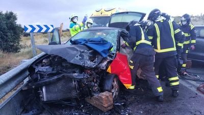 Dos conductores heridos tras  chocar frontalmente en la M-413, en Móstoles