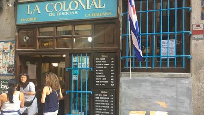 Guerra entre restaurantes por las terrazas en la calle Huertas