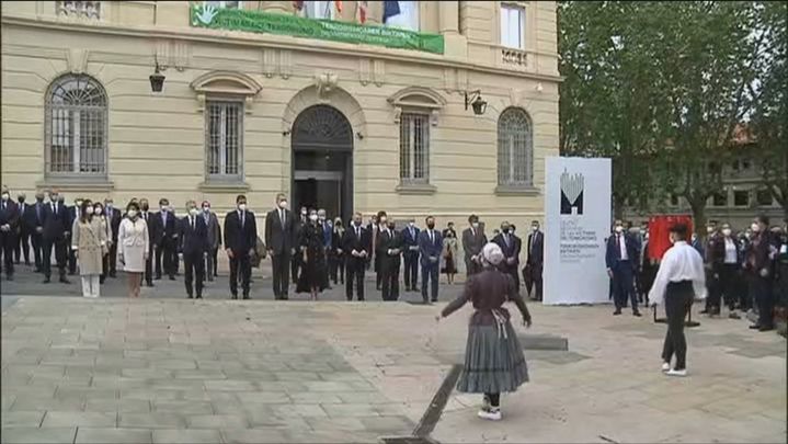Aurresku de honor en Vitoria en la inauguración del Memorial de las Víctimas del Terrorismo / TELEMADRID
