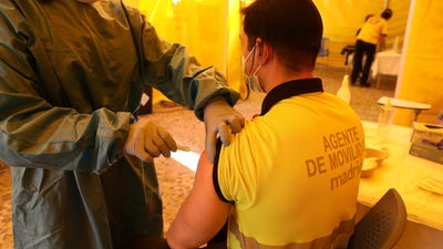 El Ayuntamiento  de Madrid ya ha administrado más de 33.000 dosis de la vacuna a sus empleados