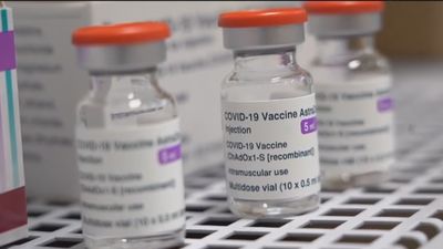 AstraZeneca admite que su vacuna puede causar trombosis