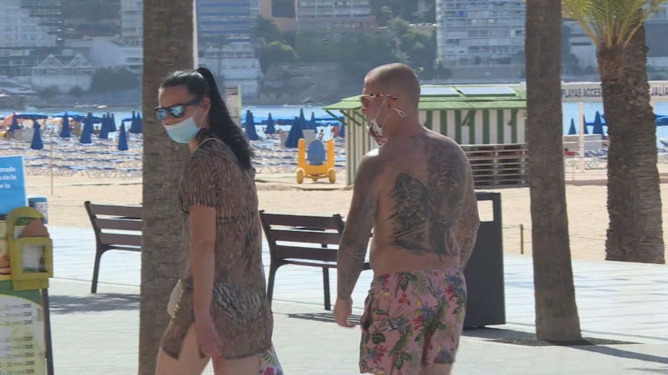 Los turistas británicos seguirán sin poder viajar a España libremente