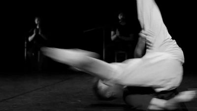 El bailarín Jesús Rubio actúa en Conde Duque con 'Acciones Sencillas', espectáculo de danza contemporánea