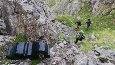 Una escultura desaparecida hace 20 años,  hallada por un vecino durante un paseo