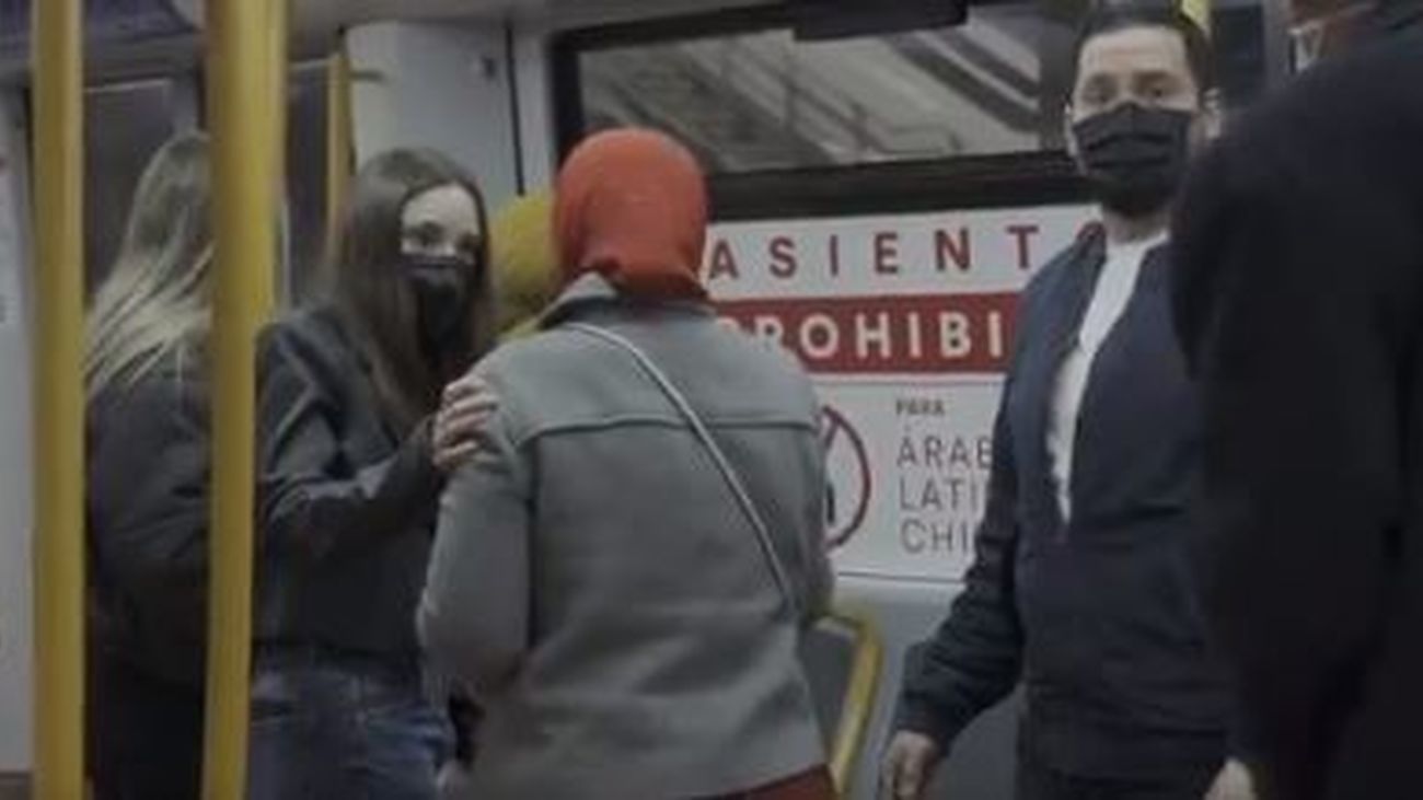 Imagen del vídeo de concienciación contra el racismo en el Metro de Madrid