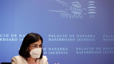 Darias responde a Ayuso: "Si no se hacen los acuerdos, tendremos que hacerlos cumplir"