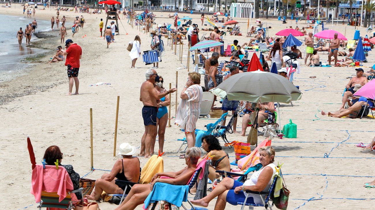 Golpe al turismo: Reino Unido deja fuera a España de su lista de destinos seguros