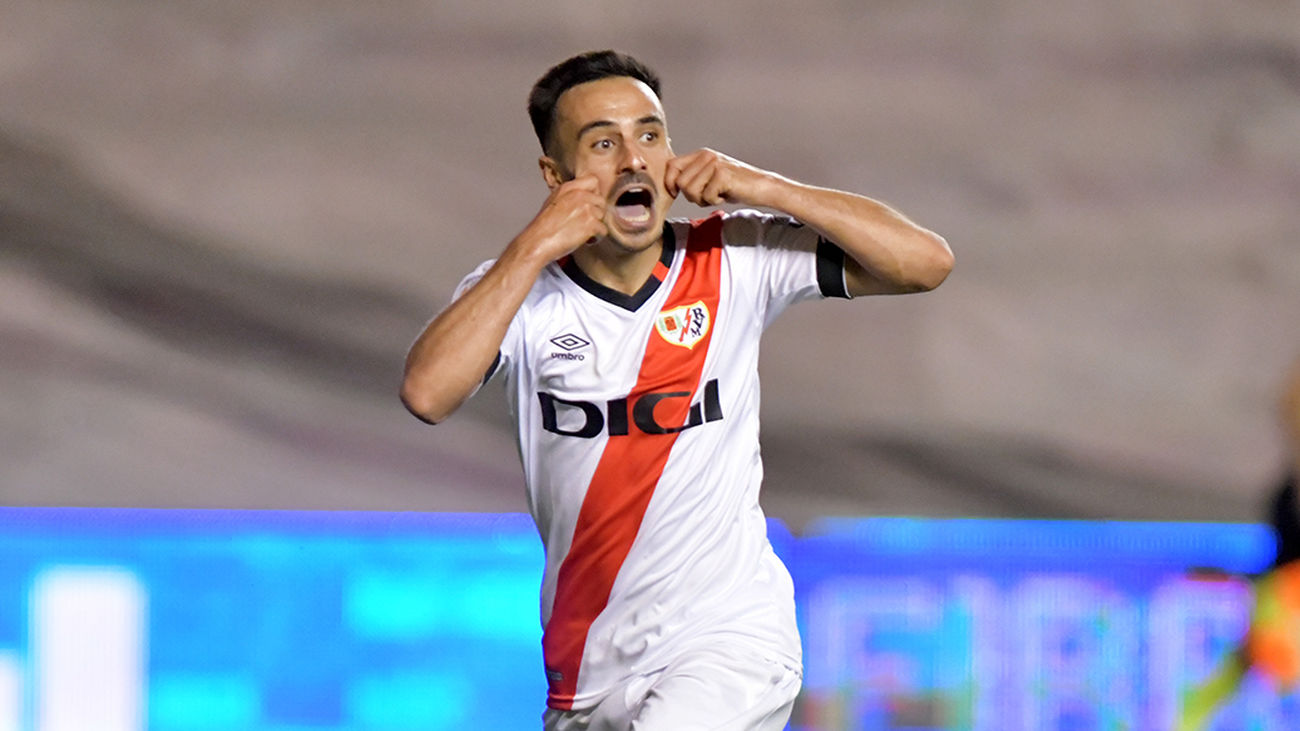 Álvaro García: "Bebé es un tipo magnífico, sale y vuelve loco un partido"