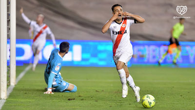 Álvaro García: "Bebé es un tipo magnífico, sale y vuelve loco un partido"