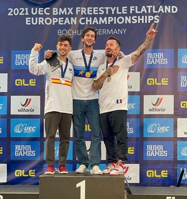 Podio BMX / @FMCICLISMO