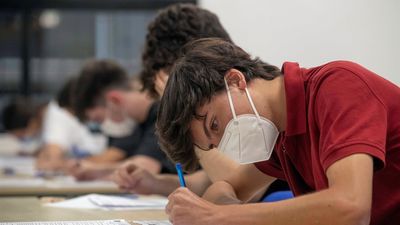 La EvAU en Madrid arranca con curiosidades, "aburrimientos" y "disparates"