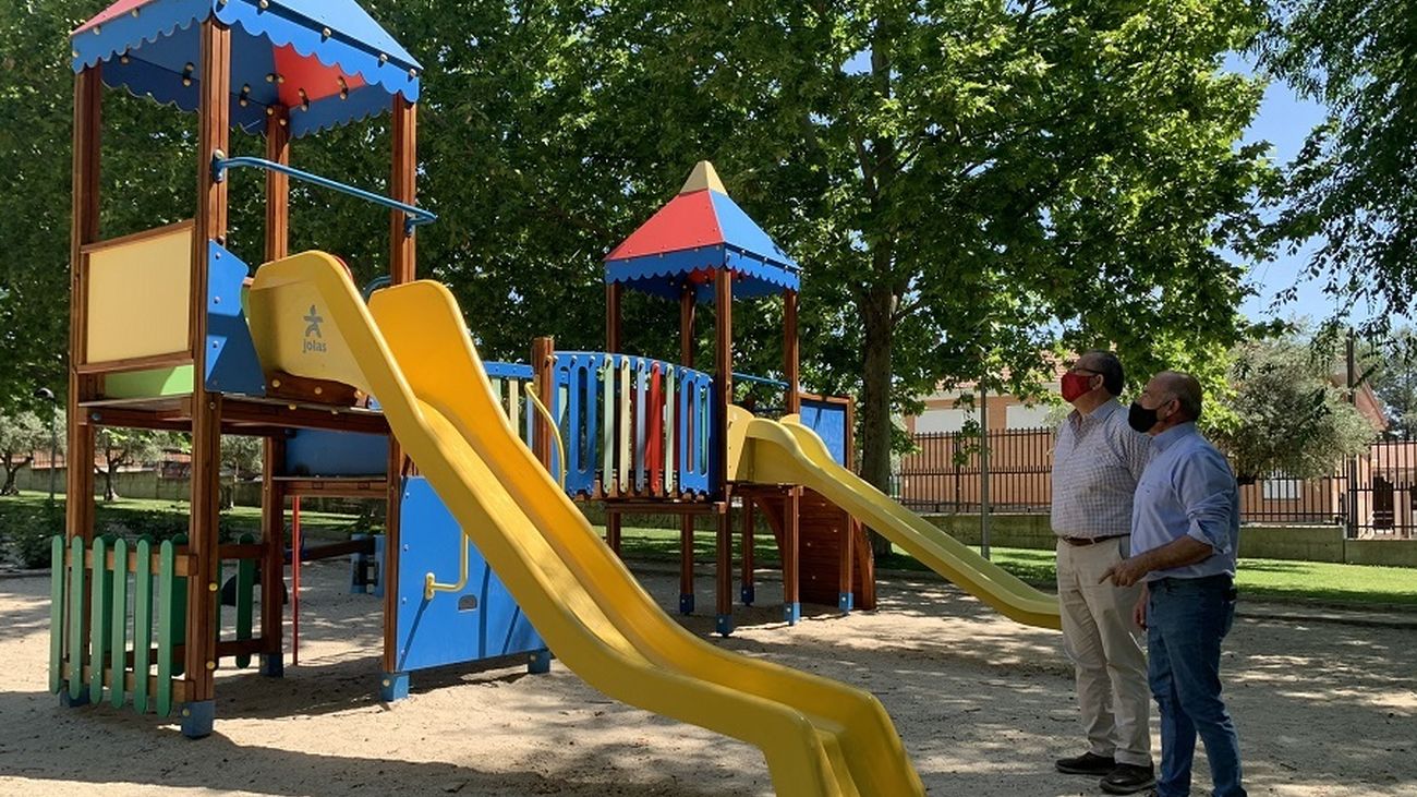 Visita municipal a los nuevos juegos infantiles de Morata de Tajuña