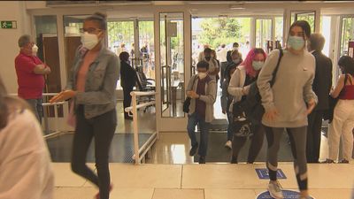 Nervios y tensión a la entrada de la EvAU: “Ha sido un año duro, pero estamos preparados”