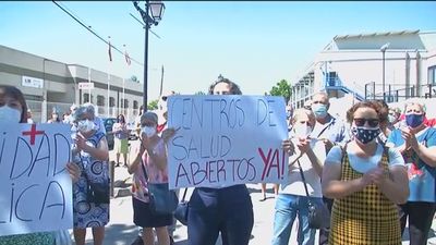 Protesta en el centro de Salud de Colmenar de Oreja por la falta de médicos