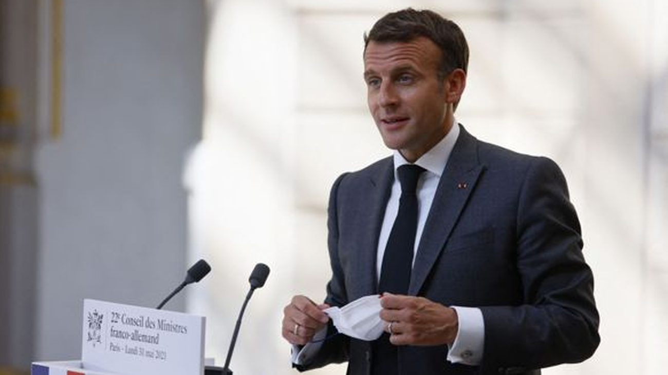 Macron es abofeteado por un hombre durante un viaje oficial