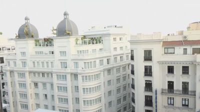 La nueva terraza de moda en la Gran Vía madrileña está inspirada en la Marina coruñesa