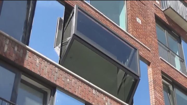 Balcón modular en una ventana / TELEMADRID