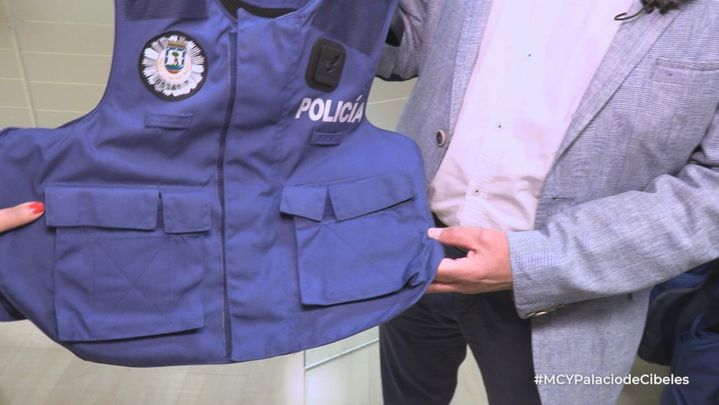 Chaleco de la Policía Municipal que trabaja en el Ayuntamiento de Madrid / Mi Cámara y Yo