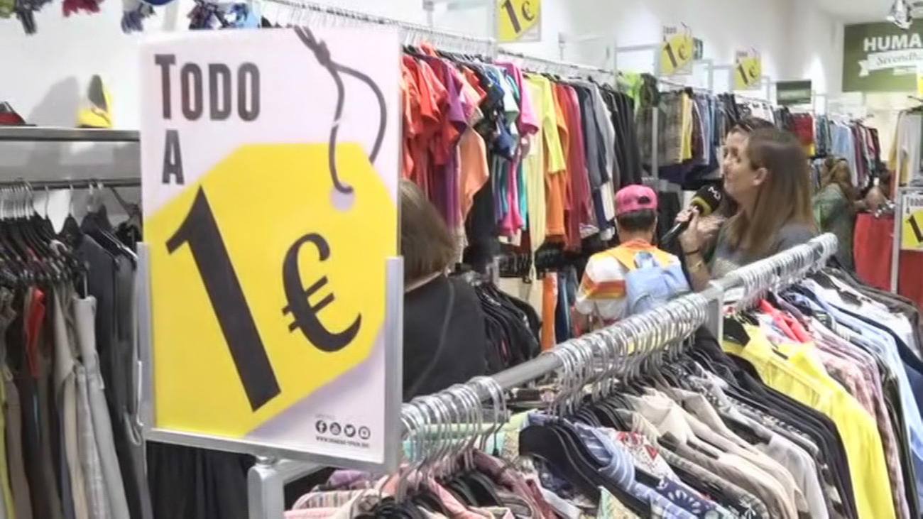 Las ventas de ropa cayeron casi a  la mitad en el 2020