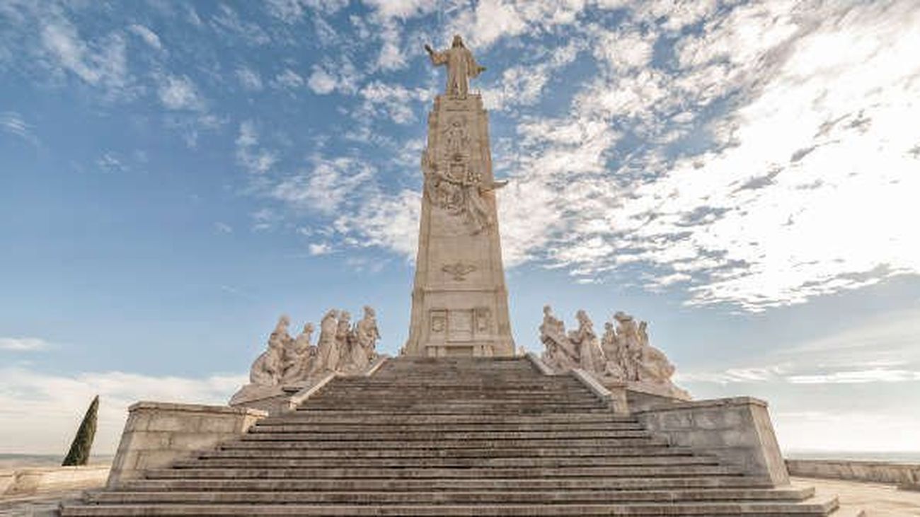Grupo escultórico del Sagrado Corazón en el Cerro de los Ángeles