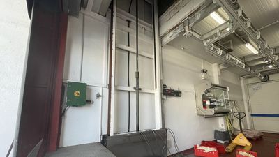 Grave un trabajador tras ser aplastado por un montacargas en Colmenar Viejo