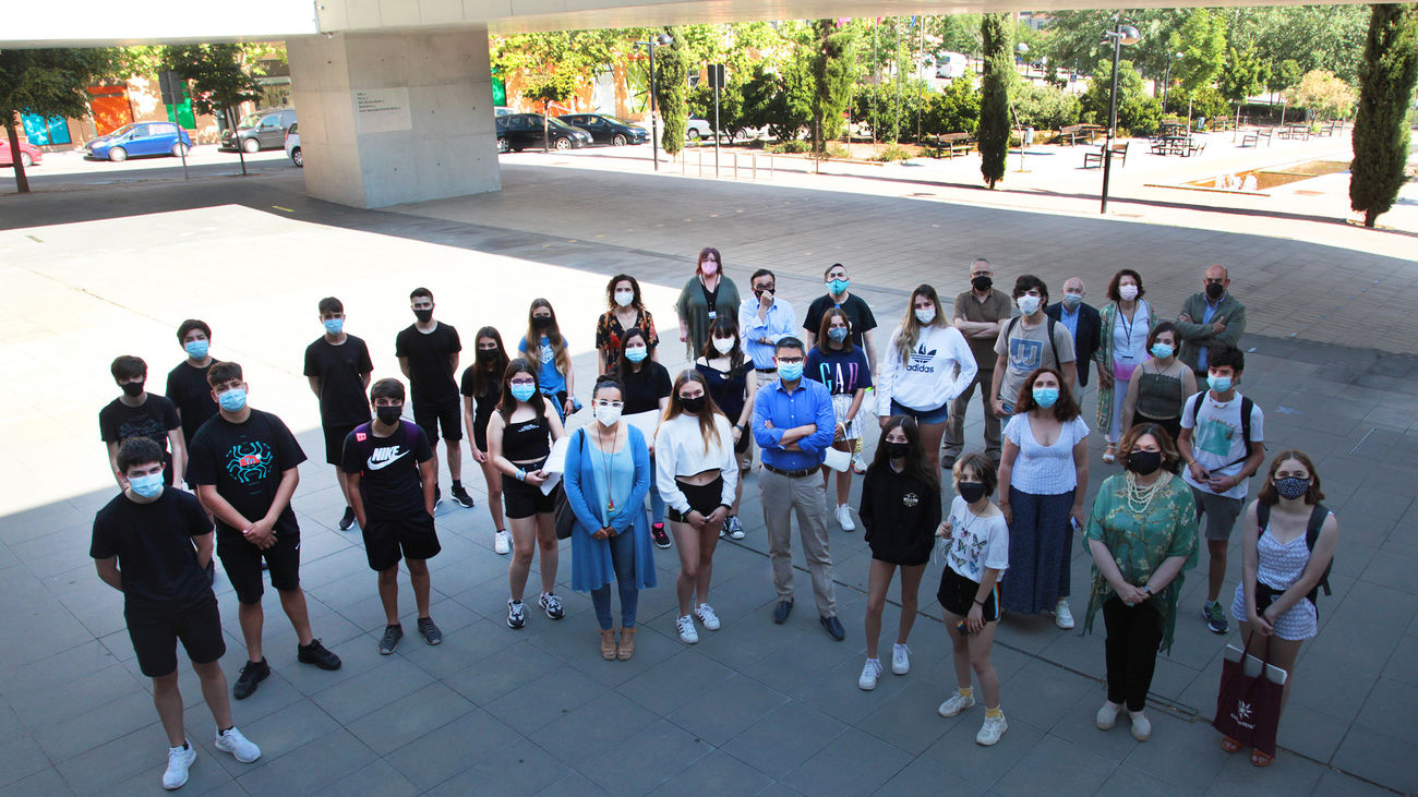 Premian a los institutos Alcobendas V y  Giner de los Ríos en el concurso 'Un árbol por tu futuro'